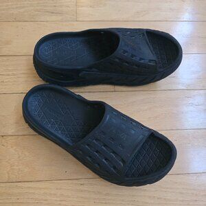 Hoka One One | Recovery monochrome black sporty slide sandals | WMS 6.5